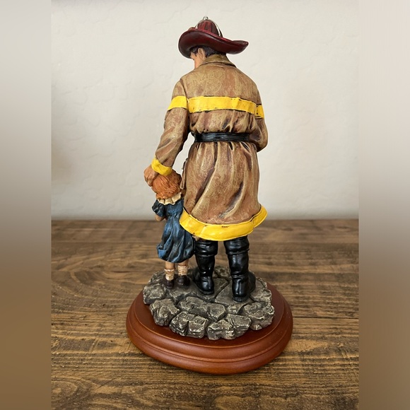 Vintage Red Hats of Courage 1997 Vanmark "Safe & Sound" 8" Figurine #FM88009 - Picture 3 of 4